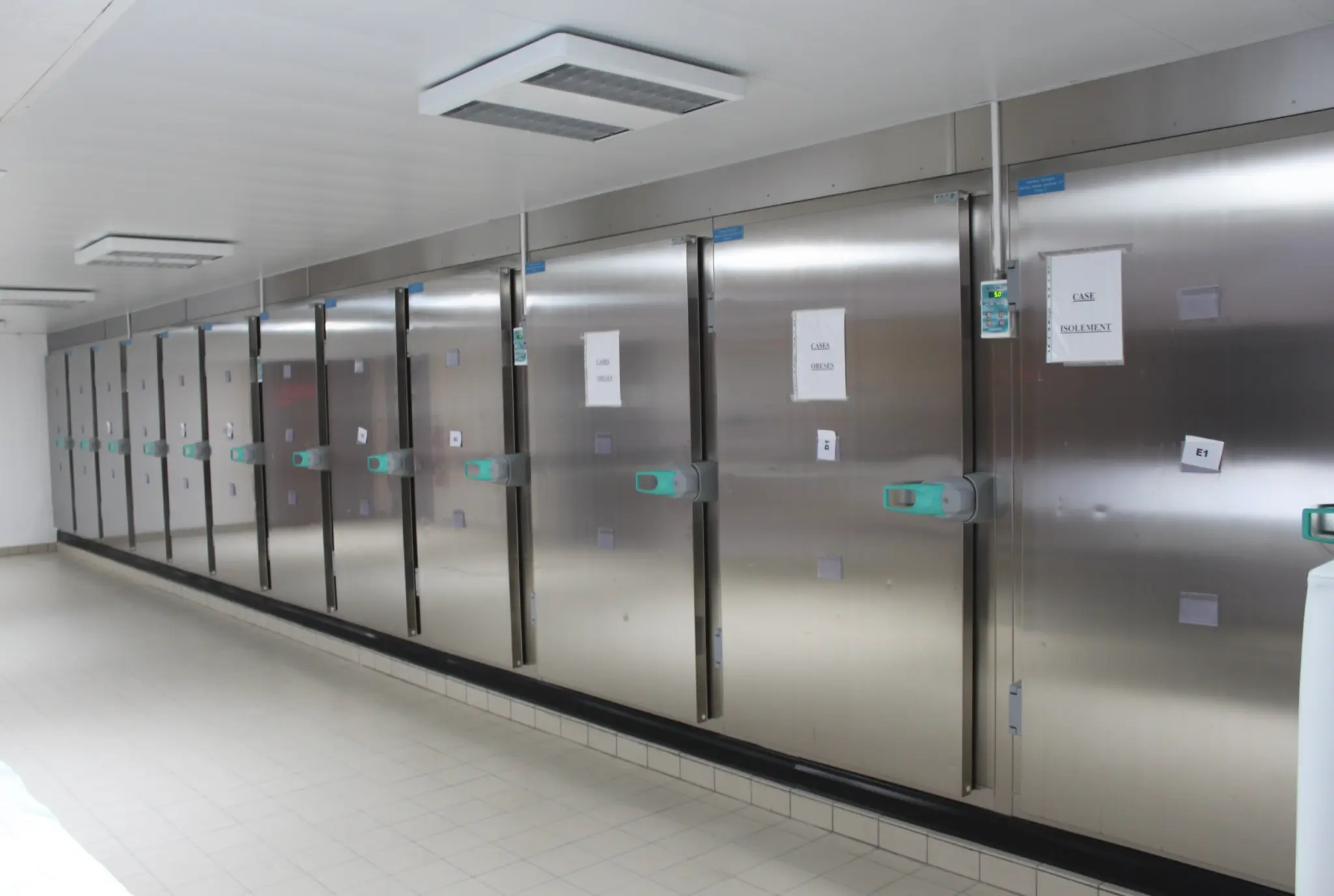 Modular Refrigerated Chamber with Large Doors or Service Hatches (Positive Temperature)